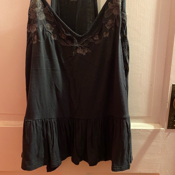 Grey American Eagle flowy tank top. Size large. Only worn once - Picture 3 of 6